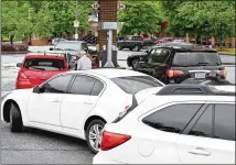  ?? HYOSUB SHIN/HYOSUB.SHIN@AJC.COM ?? Customers wait their turn to fill up at Kroger fueling station in Decatur. As of late Wednesday afternoon, 46% of gas stations across Georgia had fuel outages, including 67% in metro Atlanta, according to Gasbuddy. Meanwhile, Gov. Brian Kemp again pleaded with Georgians not to hoard.