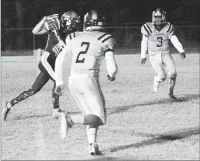  ?? Westside Eagle Observer/MIKE ECKELS ?? Seth Coleman (upper left) catches a Bryson Funk pass as he crosses the goal line for a Bulldog touchdown during the second quarter of the Decatur-Western Yell football game at Bulldog Stadium in Decatur Friday night.