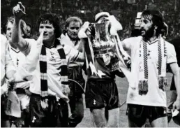  ?? JIM HUTCHISON ?? Cup cheer: Perryman (left) parades the FA Cup trophy around Wembley with Ricky Villa (right) after Spurs’ replay win