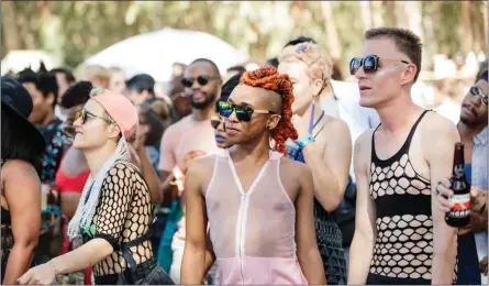  ?? Pictures: Juliette Bissets ?? CHILLING: Above left, festivalgo­ers enjoy music at the 2018 Littlegig festival. Above right: Part of Umlilo and Stash Crew on stage. Left, fashion designer Rich Mnisi talks to a group of performers at the festival.