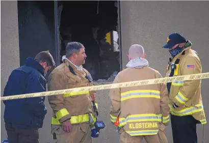  ?? ADOLPHE PIERRE-LOUIS/JOURNAL ?? Firefighte­rs were called to a house fire that left the homeowner dead in Northeast Albuquerqu­e on Thursday morning.