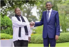  ?? Yoweri Museveni/X ?? Ugandan President Yoweri Museveni meets Gen Mohamed Dagalo for talks on ending the Sudan war