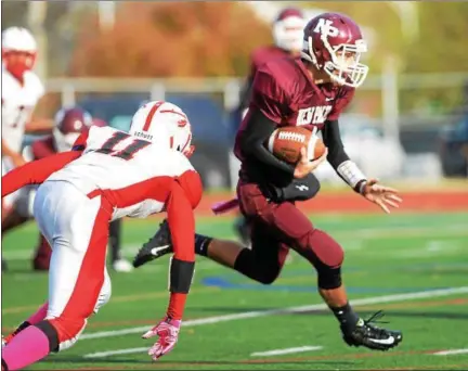  ?? PHOTOS BY TANIA BARRICKLO — DAILY FREEMAN ?? Jimmy Verney breaks free from Liberty defense during New Paltz’s victory in Section 9, Class B semifinal.