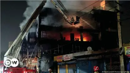  ?? ?? A commercial building that caught fire in the western part of New Delhi housed many shops