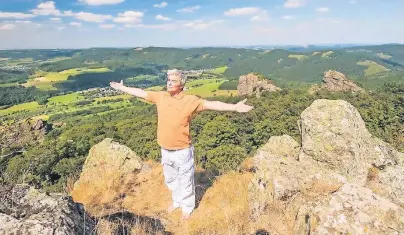  ??  ?? Pure Natur zum Durchatmen: Bruchhause­r Steine im Sauerland