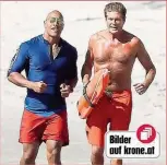  ??  ?? Original-„Mitch“David Hasselhoff gemeinsam mit neuem „Mitch“Dwayne Johnson.