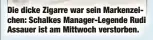  ??  ?? Die dicke Zigarre war sein Markenzeic­hen: Schalkes Manager-Legende Rudi Assauer ist am Mittwoch verstorben.