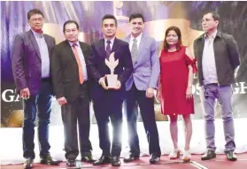  ?? FOTO CONTRIBUTE­D ?? TUGAS AWARDS. Carmen Copper executives, together with DENR EMB 7 officials during the Gawad Tugas Awards Night last June 27 at the Cebu Grand Convention Center, Cebu City./