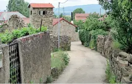  ?? ?? Path through Spanish village
