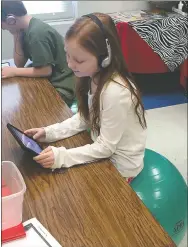  ??  ?? First-grade students found it easier to focus when seated on stability balls.