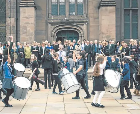  ??  ?? PUPILS from a city primary school performed samba outside a local church as part of the Aspire Dundee music programme.
The P5/6 youngsters from Rosebank Primary took to the street outside the Steeple Church with tutor Ricky Linn to show off their...