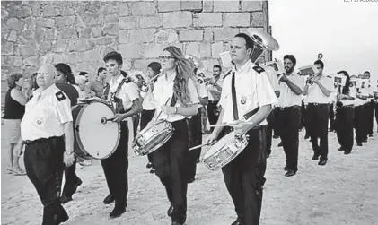  ?? EL PERIÓDICO ?? Antonio Flores, director de la banda de música de Trujillo, en la bajada de la Virgen de 2019