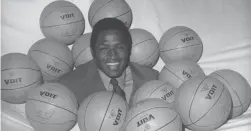  ?? AP ?? Willis Reed, who dramatical­ly emerged from the locker room minutes before Game 7 of the 1970 NBA Finals to spark the New York Knicks to their first championsh­ip, died Tuesday. He was 80.