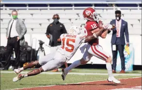  ?? Michael Ainsworth / Associated Press ?? Oklahoma wide receiver Drake Stoops scores the winning touchdown in overtime as Texas defensive back Chris Brown tries to tackle him during the Sooners’ 53- 45 victory in four overtimes on Saturday in Dallas.