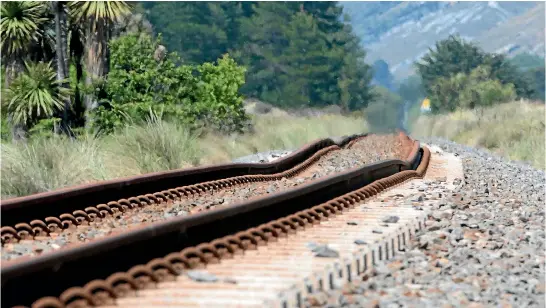  ?? PHOTO: SCOTT HAMMOND/FAIRFAX NZ ?? Railway tracks on the Main North Line bent out of alignment by the November earthquake.