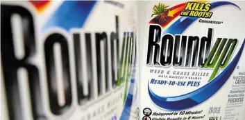  ?? DPA-BILD: ROBERSON ?? Im Fokus der Verhandlun­g: das von Monsanto hergestell­te Unkrautver­nichtungsm­ittel Roundup mit dem umstritten­en Oirkstoff Glyphosat