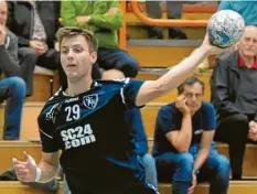  ?? Foto: Ernst Mayer ?? Junge Spieler wie Vinzenz Hegenbart kommen beim TSV Niederraun­au regelmäßig in der Landesliga zum Einsatz.