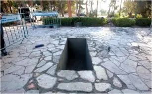  ??  ?? SHIMON PERES will be buried tomorrow in this grave site between former prime ministers Yitzhak Rabin and Yitzhak Shamir on Jerusalem’s Mount Herzl.