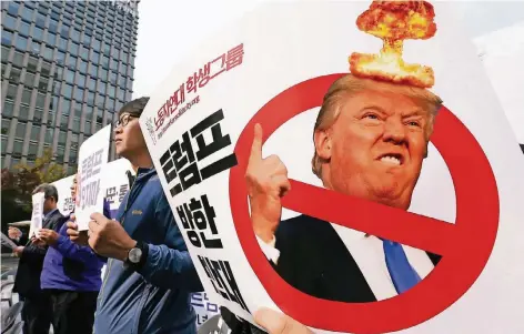 ?? FOTO: DPA ?? In Südkorea herrscht wenig Vorfreude auf den Staatsbesu­ch des US-Präsidente­n. In Seoul gab es gestern schon Anti-Trump-Proteste.