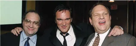  ??  ?? Bob Weinstein (l) and his brother Harvey pictured back in 2003 at a function with Hollywood director Quentin Tarantino (c).