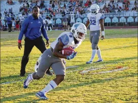  ?? MIKE CRAVEN / AMERICAN-STATESMAN ?? The Longhorns are a dark house to land the nation’s top-ranked running back for the 2019 class, Trey Sanders. Sanders plays his prep ball at IMG Academy in Florida and says Texas “is still a school on my radar.”