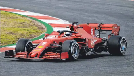  ?? FOTO: JORGE GUERRERO/DPA ?? Sebastian Vettel beim freien Training auf dem Algarve Internatio­nal Circuit.