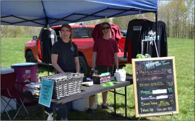  ?? SHEENA HOLLAND DOLAN — THE NEWS-HERALD ?? Owner Rachel Sherry (right) and one of her staff members man the booth of That Hawaiian Guy’s BBQ on May 2, another popular stop along the Maple Mile for heat-and-serve meals.