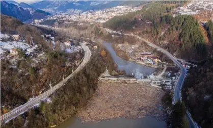  ?? Photograph: Hristo Rusev/Getty Images ?? Plastic and other rubbish on the Iskar River near the Svoge hydroelect­ric dam in Bulgaria in January.