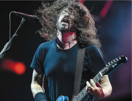  ?? PHOTO SIMON CLARK ?? Après le faux départ de 2015, les Foo Fighters, Dave Grohl en tête, n’ont pas lésiné sur les efforts pour faire plaisir à leurs fans.