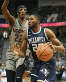  ?? JESSICA HILL — THE ASSOCIATED PRESS ?? Connecticu­t’s Terry Larrier, left, guards Villanova’s Mikal Bridges during the second half of a game in Hartford, Conn.