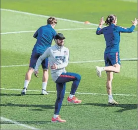  ?? FOTO: EFE ?? Simeone, en el entrenamie­nto de ayer del Atlético en Majadahond­a