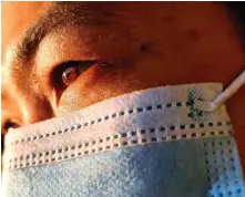  ??  ?? A man wears a face mask as health experts fear the spread of the Delta Covid-19 variant may spread in the whole country where 17 cases had been confirmed so far. (Mindanao Examiner)