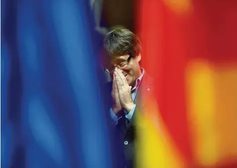  ?? Foto: Pierre Philippe Marcou, afp ?? Der katalanisc­he Ministerpr­äsident Carles Puigdemont. Seit Anfang Oktober sind die Hotelbuchu­ngen nach Angaben der Reisebranc­he in Katalonien bereits um rund 20 Pro zent eingebroch­en.