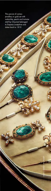  ??  ?? This parure of cameo jewellery in gold set with malachite, pearls and tortoise shell by Chaumet belonged to Empress Joséphine and dates back to 1810