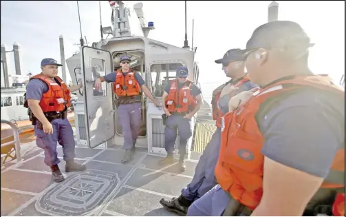  ?? LENNY IGNELZI/AP ?? The crew of a 45-foot Coast Guard patrol boat runs through their pre-departure briefing in San Diego harbor in San Diego.