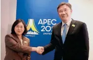  ?? Photo: Handout ?? US Trade Representa­tive Katherine Tai and Commerce Minister Wang Wentao shake hands at the Apec session in Detroit.