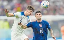  ?? ?? John Stones pelea por el balón con Christian Pulisic