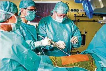  ?? Foto: Christian Häcker ?? Ein minimalinv­asiver Eingriff wird an einer Thüringer Klinik. durchgefüh­rt.