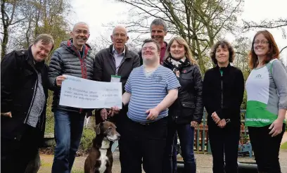  ??  ?? ●● Adam Hipwell, Neil Gunn, Bob Lynch, Ben (the Dog), Adam Stevens, Julian Brown, Wendy Boardman, Jo Miles and Louise Brown with the cheque from Macclesfie­ld Harriers