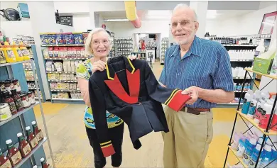  ?? JOHN RENNISON THE HAMILTON SPECTATOR ?? Denise and Neil Gloster have wondered about an usher's jacket from the days of the old cinema that now serves as the location of their Horn of Plenty in downtown Dundas.