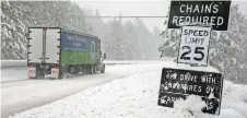  ?? ?? La autopista 50 en dirección este requiere cadenas en los vehículos a medida que cae la nieve