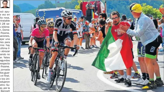  ??  ?? BATALLA. Tom Dumoulin y Simon Yates, a su rueda, durante la etapa de ayer camino de Prato Nevoso.