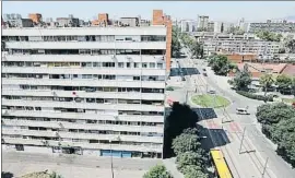  ?? XAVIER CERVERA ?? El edificio Venus entre la rambla de la Mina y Cristóbal de Moura