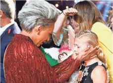  ?? TRAE PATTON, NBC ?? Mel B, who hit the Golden Buzzer for Darci Lynne, congratula­tes the crying America’s Got Talent champ.