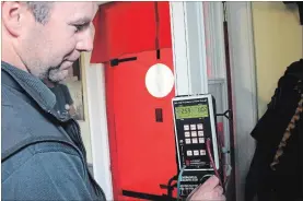  ?? SPECIAL TO THE EXAMINER ?? An energy auditor conducts a pre-audit blower door test on a residentia­l home in Peterborou­gh. A blower door test alerts a homeowner to potential ventilatio­n issues and pinpoints areas of air leakage allowing the homeowner to centre in on these problem...