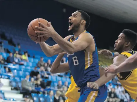  ?? RICHARD LAM/UBC ATHLETICS ?? UBC Thunderbir­ds guard Jordan Jensen-Whyte drives to the basket on Saturday against the Brandon Bobcats.