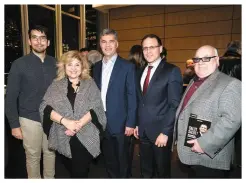  ??  ?? Jean B. Péladeau est en compagnie de Marie-Claude Barrette, Mario Dumont, le sénateur Leo Housakos et Michel Trudel, président de MELS.