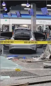  ?? Los Angeles County Sheriff’s Department/tns ?? A motivation­al message on the gym’s wall reads: “Set some goals. Then demolish them.”