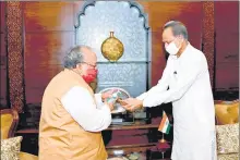  ??  ?? MEET WITH GOVERNOR: CM Ashok Gehlot meets governor Kalraj Mishra at Raj Bhavan.