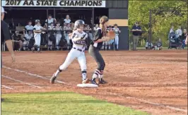  ?? lorene Parker ?? Alexis Teems makes it to first base well before the throw back for the Lady Jackets in Game 1 against East Laurens.